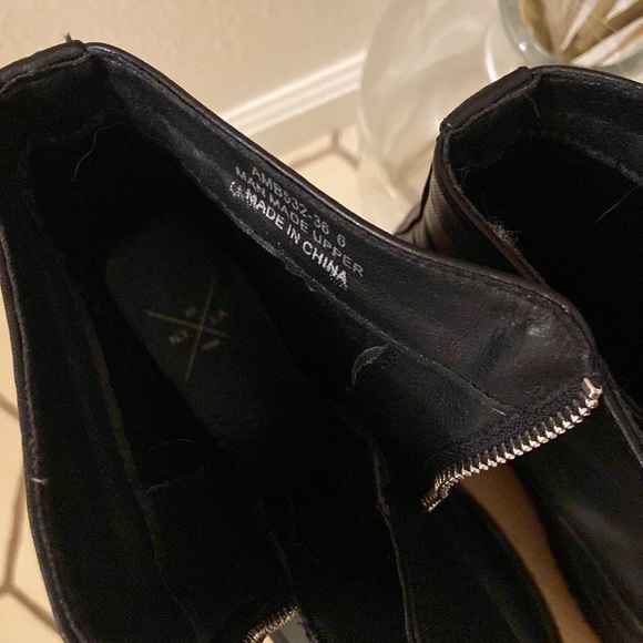 Nasty Gal blk platform boot w/ zipper. Size 6. Fits closer to size 6.5. Worn 1x - Picture 3 of 4